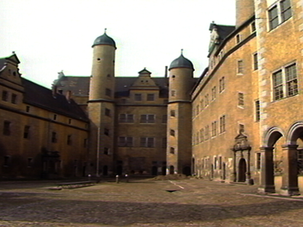 Innenhof der Burg Lichtenburg, Frauen-KZ von 1938 bis 1939 (Dreharbeiten 1987)