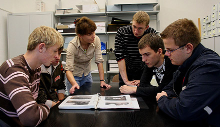 Students resarching in the archive of the Ravensbrueck memorial for the film project \"Das KZ von nebenan\" (\"The camp from next door\") by Wadak media e.V.