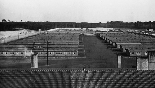 Blick von der Kommandantur über das KZ Ravensbrück (Aufnahme aus dem Propaganda-Album der SS)